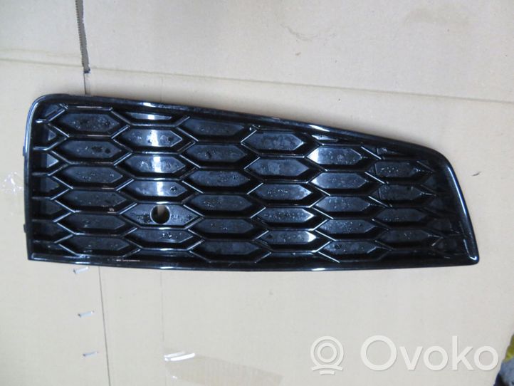 Audi Q3 8U Kratka dolna zderzaka przedniego 8U0807682T