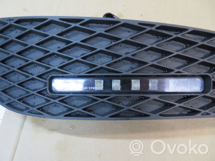 Opel Astra H Grille inférieure de pare-chocs avant 13225763