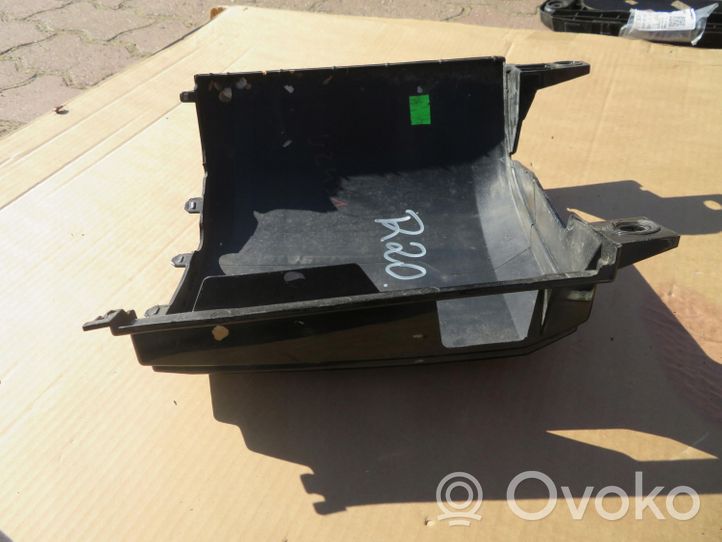 Volkswagen Multivan T6 Rivestimento del pannello parte angolare del paraurti posteriore 7E0807322B