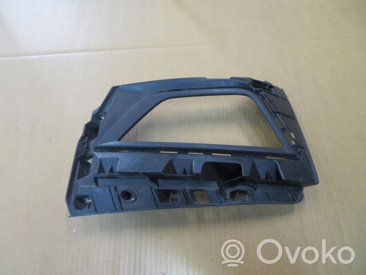 Volkswagen Polo VI AW Grille antibrouillard avant 