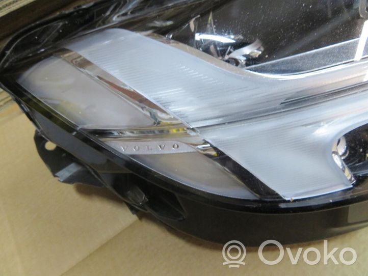 Volvo S90, V90 Lampa przednia 32228683