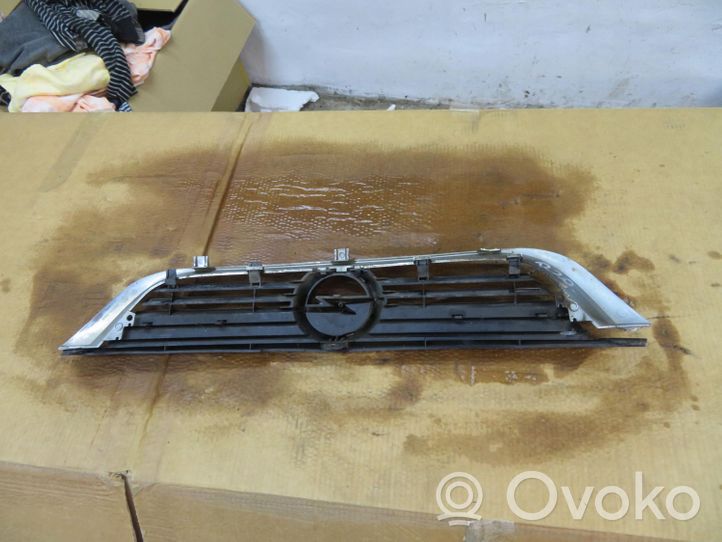 Opel Vectra A Maskownica / Grill / Atrapa górna chłodnicy 90505722