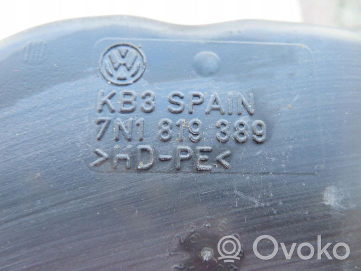 Volkswagen Sharan Moldura del radiador 7N1819389