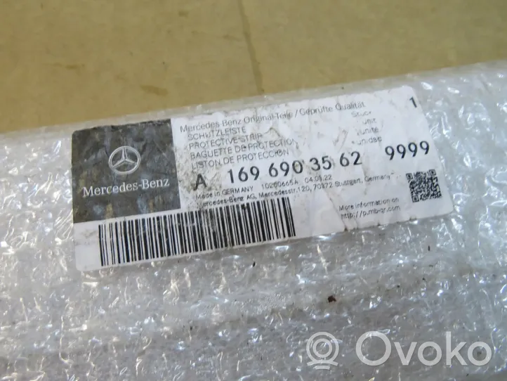 Mercedes-Benz A W169 Takaoven lista (muoto) 1696981162