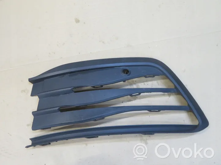 Volkswagen Golf VIII Grille inférieure de pare-chocs avant 5H0