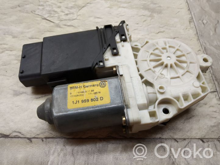 Volkswagen Golf IV Moteur de lève-vitre de porte avant 1J1959802D