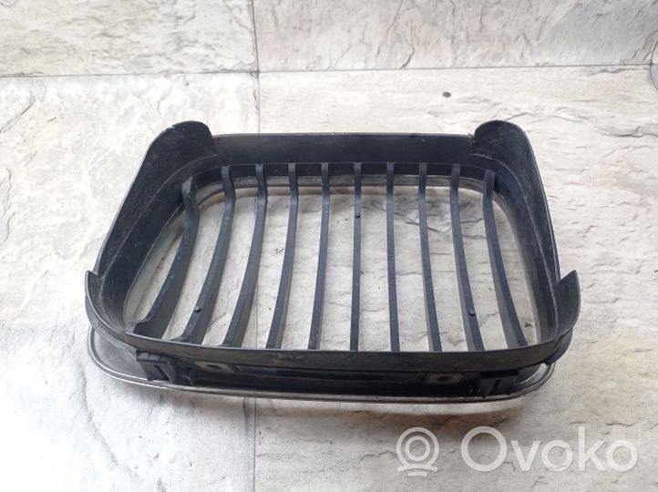 BMW 3 E46 Maskownica / Grill / Atrapa górna chłodnicy 61697910