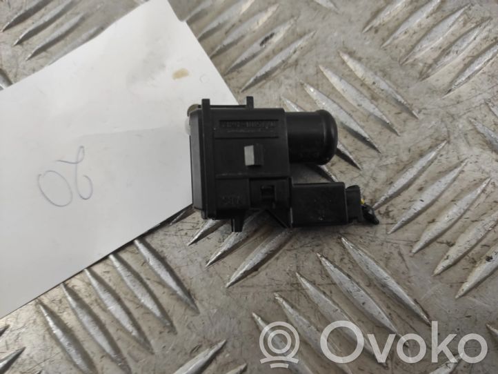 7811047012 Toyota Prius+ (ZVW40) Interior temperature sensor, 20.00 € RRR