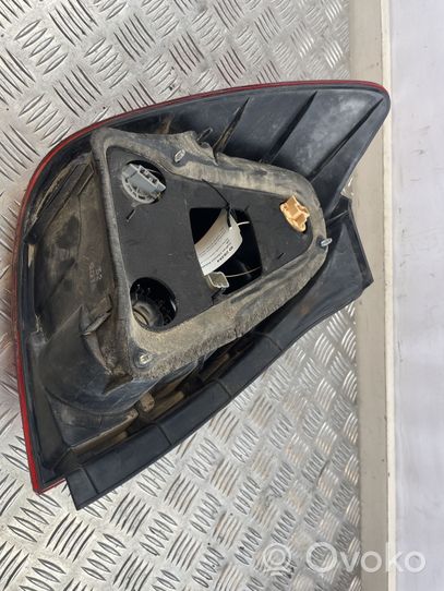 Toyota Corolla Verso E121 Lampa tylna 1827