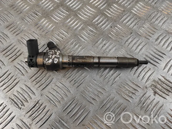 Volkswagen PASSAT B8 Inyector de combustible 04L130277AC