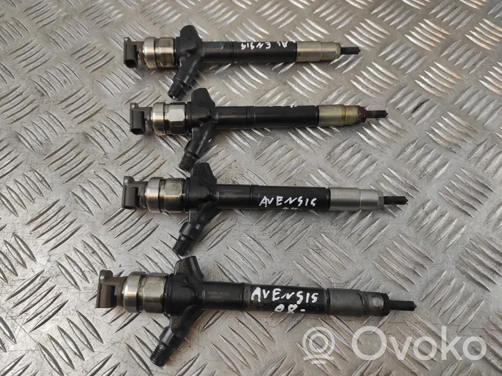 Toyota Avensis T250 Set di iniettori 236700R030