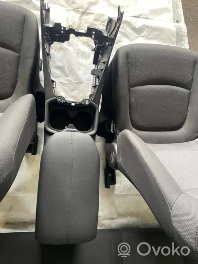 Toyota RAV 4 (XA50) Kit intérieur 5881042010