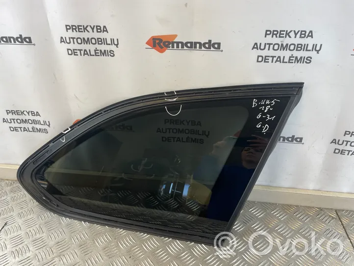 BMW 5 G30 G31 Vetro del deflettore posteriore 7337006