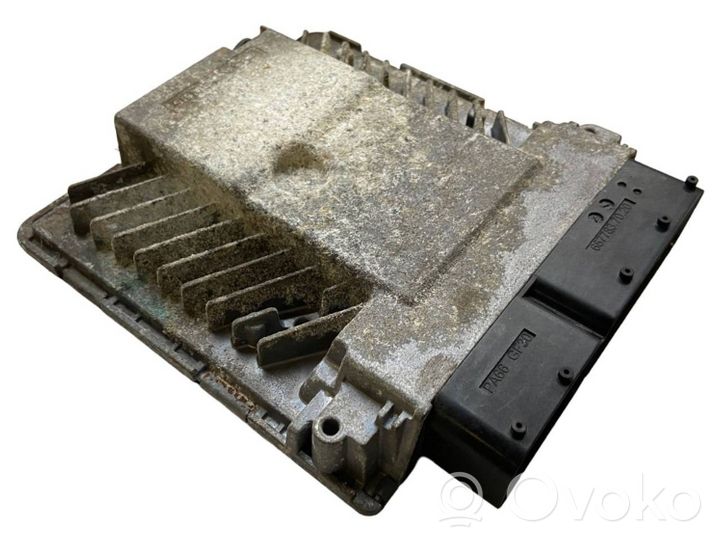 Volkswagen PASSAT B6 Sterownik / Moduł ECU 03G906018CE