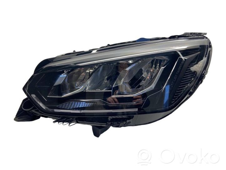 Peugeot 208 Lampa przednia 9833036380