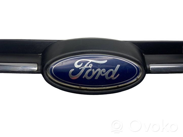 Ford Focus Rejilla superior del radiador del parachoques delantero BM51BA133B