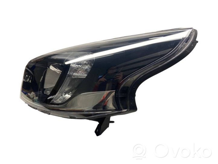 Opel Vivaro Lampa przednia 260608727R