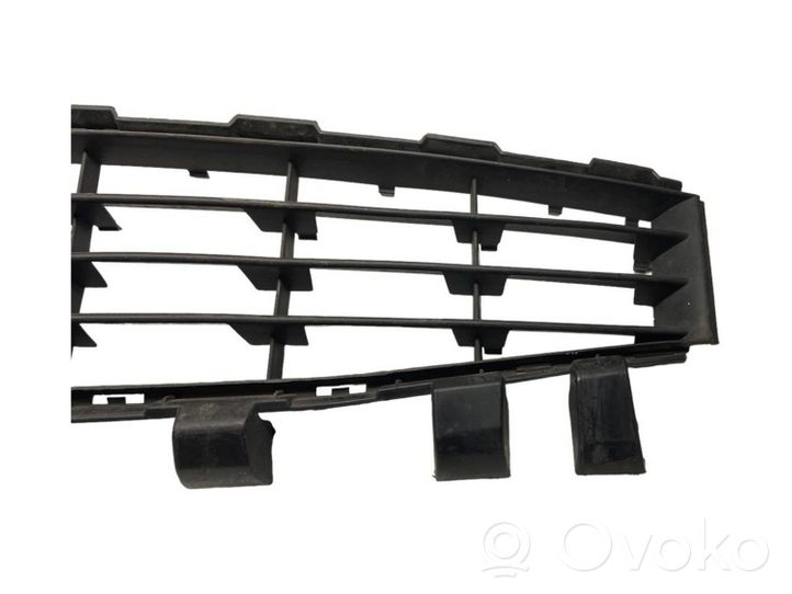 Renault Megane II Maskownica / Grill / Atrapa górna chłodnicy 8200412379