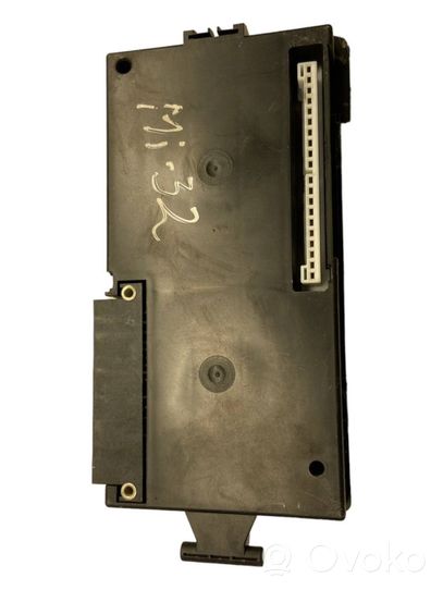 Mitsubishi Colt Module de fusibles 8637A171