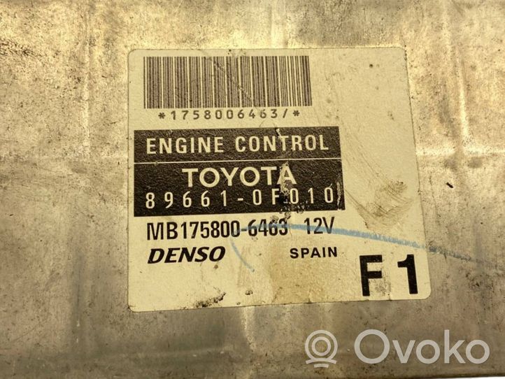 Toyota Avensis T250 Variklio valdymo blokas 896610F010