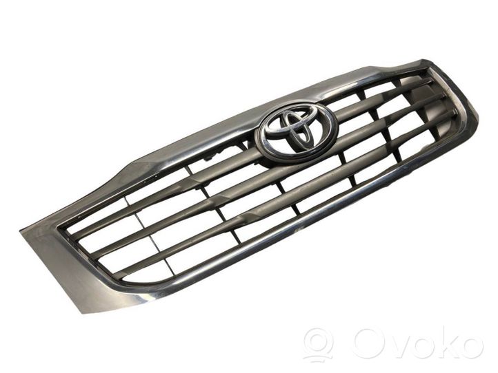 Toyota Hilux (AN120, AN130) Grille calandre supérieure de pare-chocs avant 531110K480