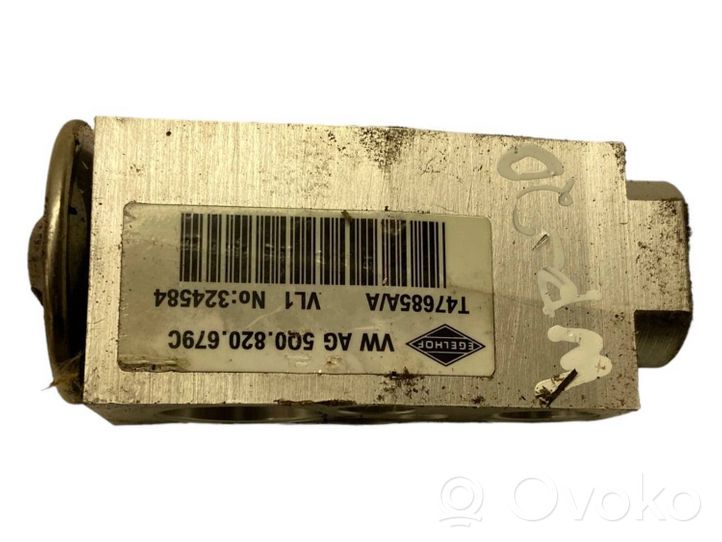 Volkswagen PASSAT B8 Zawór rozprężny klimatyzacji A/C 5Q0820679C