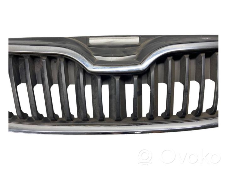 Skoda Rapid (NH) Grille calandre supérieure de pare-chocs avant 5JA853668