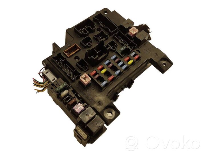 Citroen C-Crosser Module de fusibles 8637A319