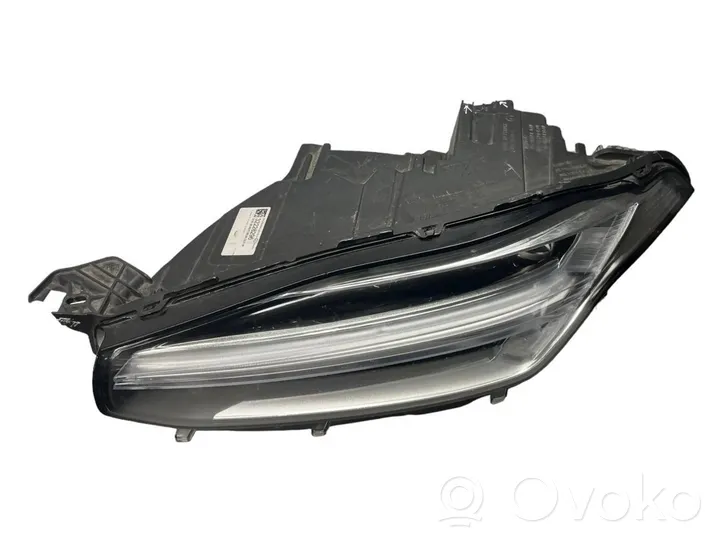 Volvo XC90 Lampa przednia 32228296