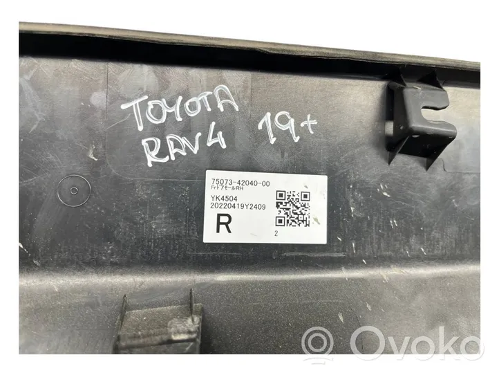 Toyota RAV 4 (XA40) Rivestimento della portiera anteriore (modanatura) 750734204000