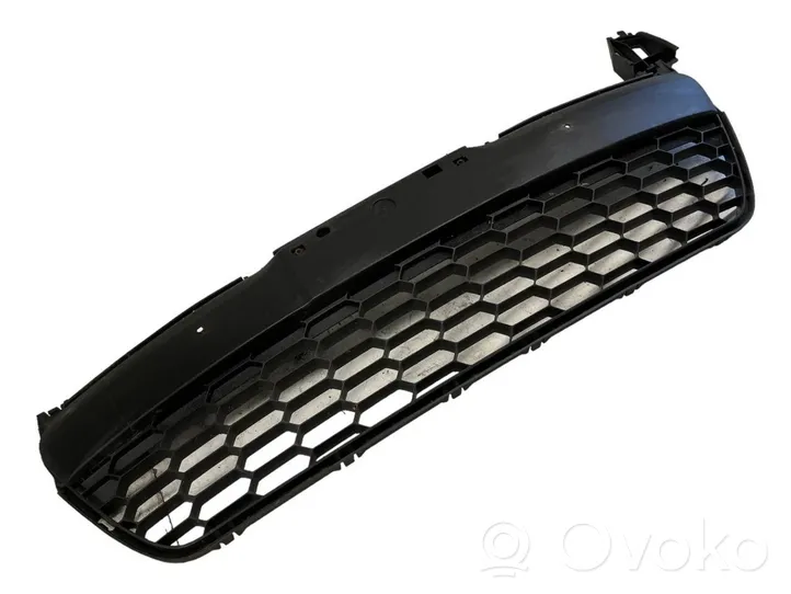 Mazda 2 Grille inférieure de pare-chocs avant D651501T1