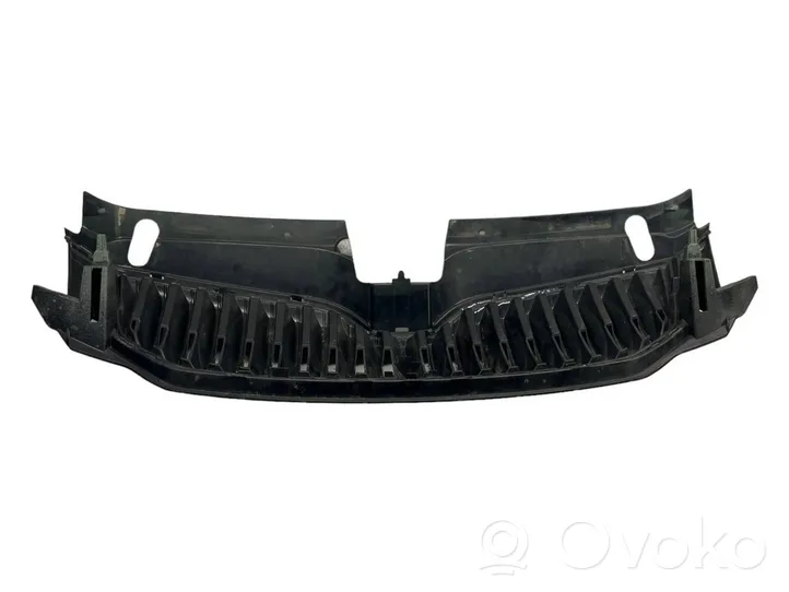 Skoda Octavia Mk3 (5E) Maskownica / Grill / Atrapa górna chłodnicy 5Q0010851M