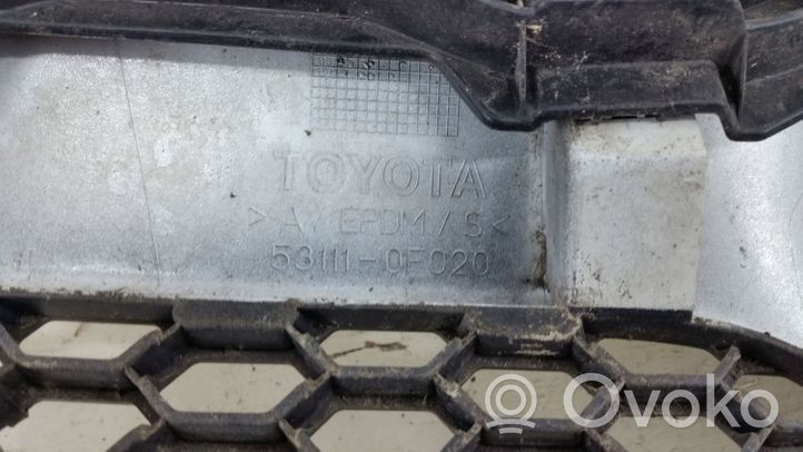 Toyota Corolla E120 E130 Grille calandre supérieure de pare-chocs avant 531110F020