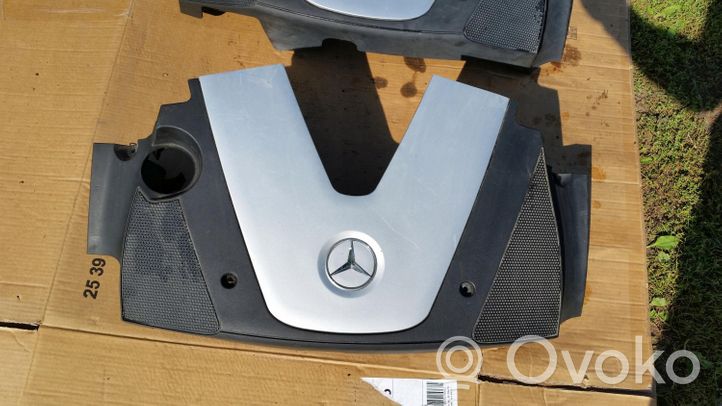 Mercedes-Benz GL X164 Dzinēja pārsegs (dekoratīva apdare) A6290100967