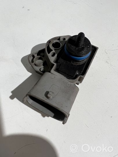 Volvo V50 Regulator ciśnienia paliwa 8699449