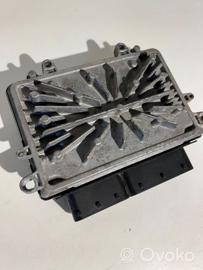 Volvo V50 Engine control unit/module 8667577