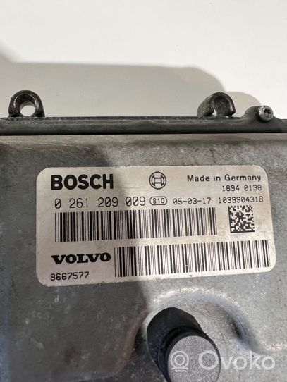 Volvo V50 Engine control unit/module 8667577