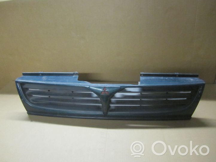 Mitsubishi Space Wagon Griglia superiore del radiatore paraurti anteriore MR1555545