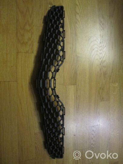 Toyota Yaris Grille calandre supérieure de pare-chocs avant 