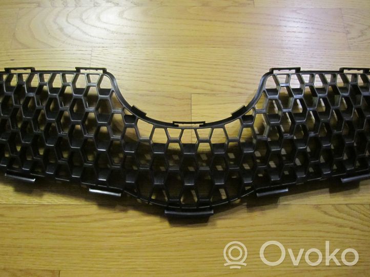 Toyota Yaris Grille calandre supérieure de pare-chocs avant 