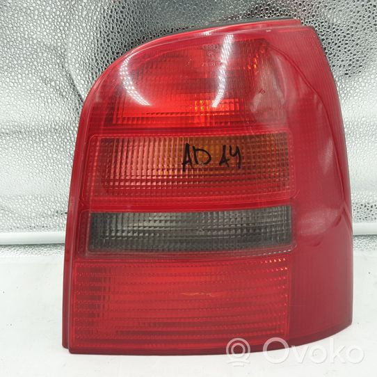 Audi A4 S4 B5 8D Lampa tylna 290802