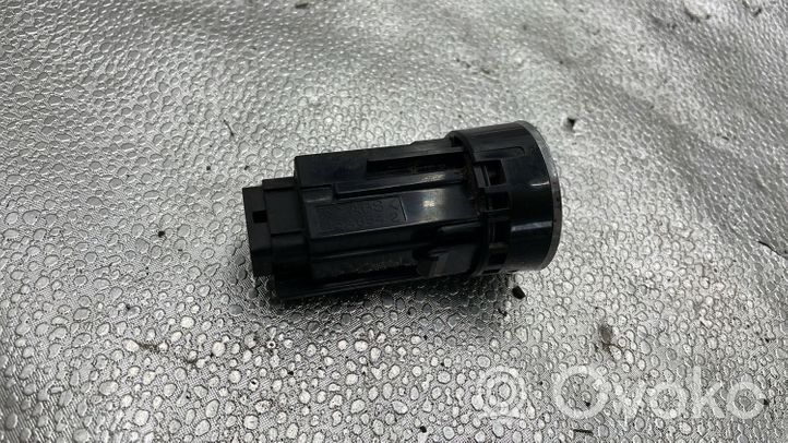 Subaru Forester SH Bouton poussoir de démarrage du moteur 15A8542