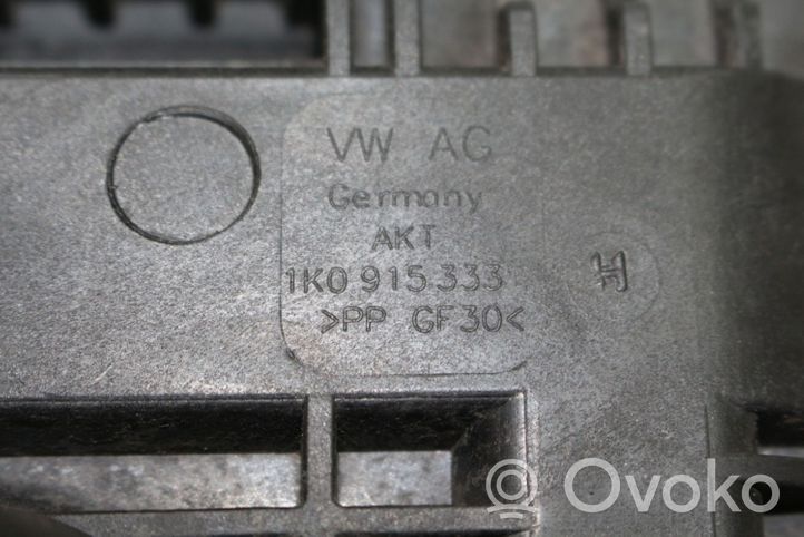 Volkswagen PASSAT B6 Подошва крепления аккумулятора 1K0915333