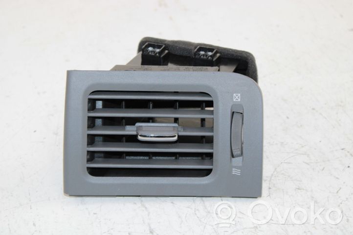 Nissan X-Trail T31 Copertura griglia di ventilazione laterale cruscotto 68760JG00A