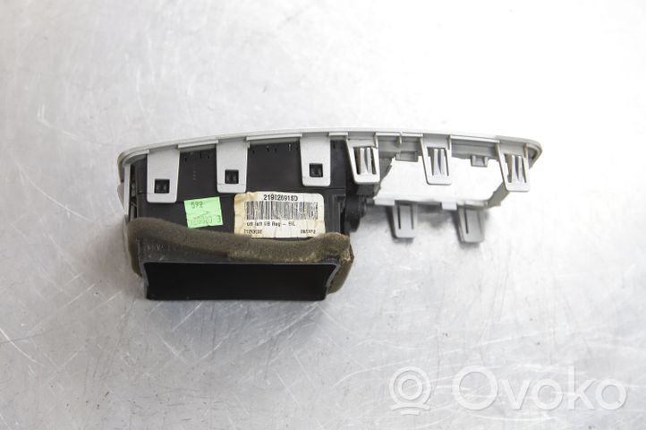 Dodge RAM Moldura protectora de la rejilla de ventilación lateral del panel 21902691