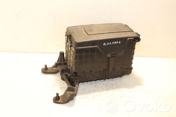 Seat Alhambra (Mk2) Support boîte de batterie 3C0915335