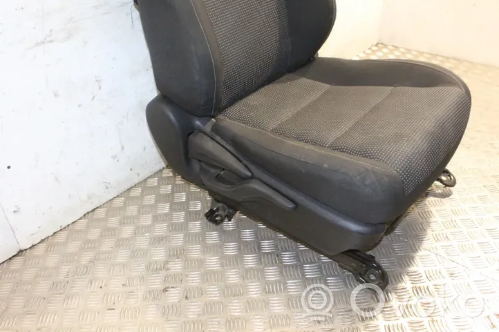 Toyota Auris E180 Juego interior KOMPLEKTAS