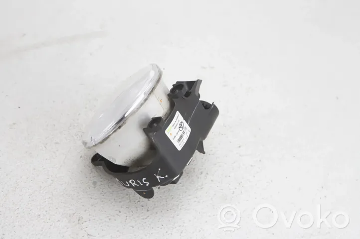 Toyota Auris E180 Feu antibrouillard avant 81220-02110