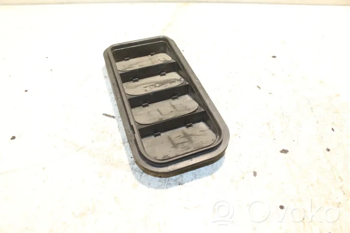 Volkswagen Golf VII Quarter panel pressure vent 7N0819465A