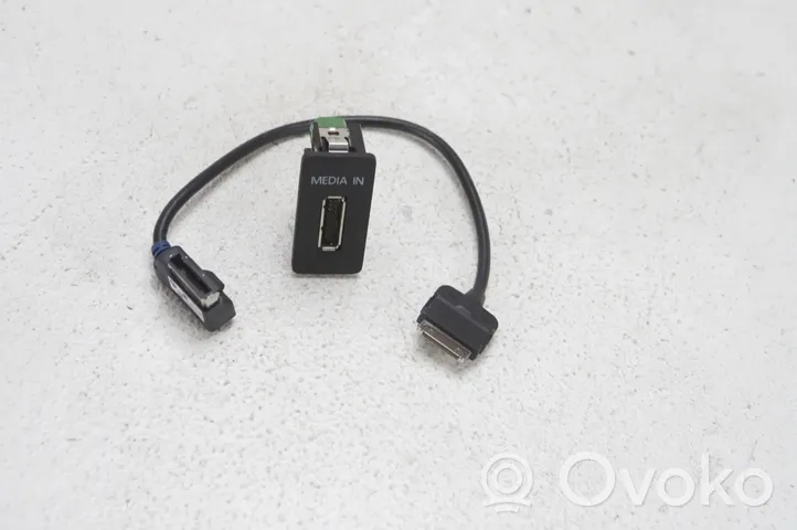 Volkswagen Golf VII Câble adaptateur AUX 5G0035222A